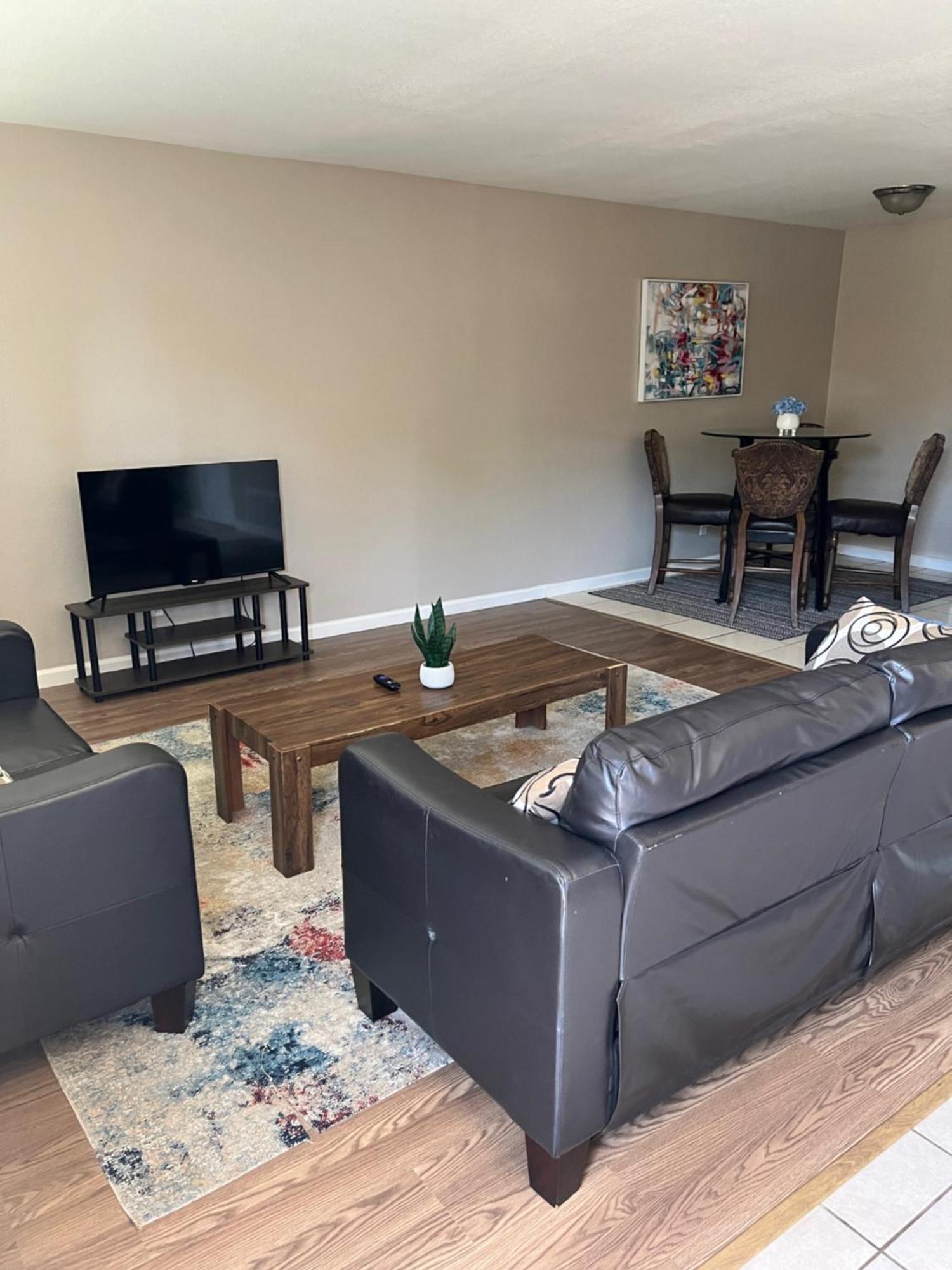 Serene 2Bed 1Bath Condo With Parking Fresno Exterior photo