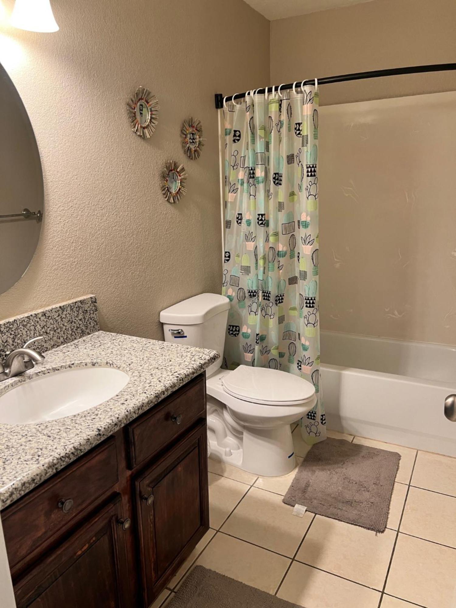 Serene 2Bed 1Bath Condo With Parking Fresno Exterior photo