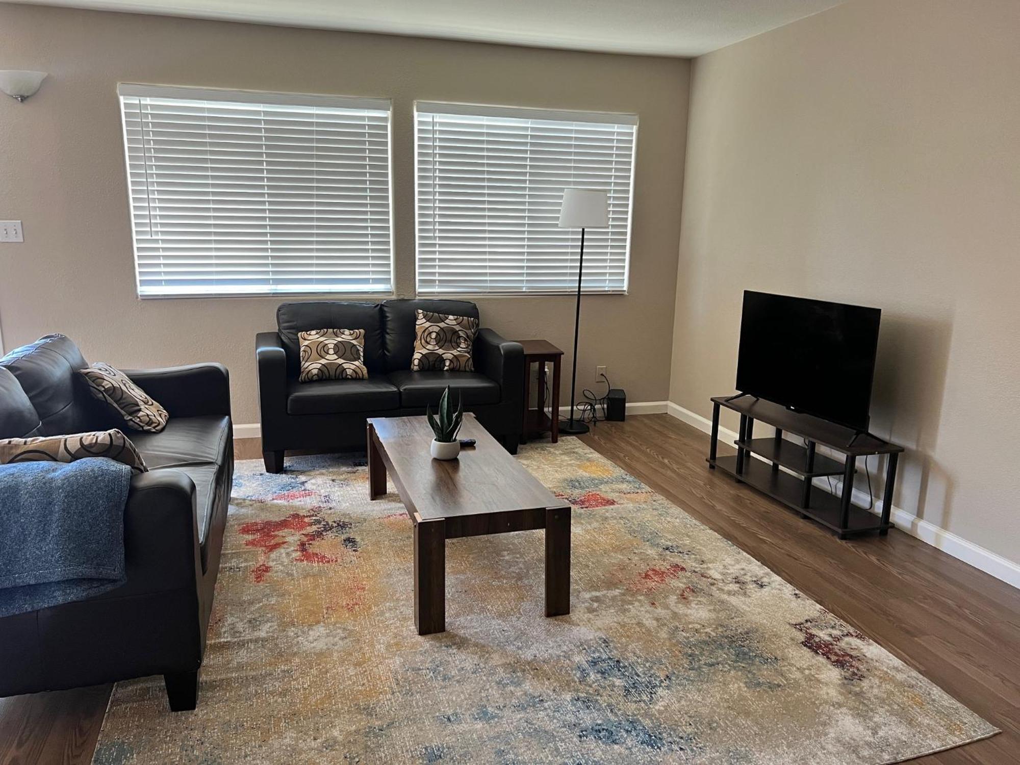 Serene 2Bed 1Bath Condo With Parking Fresno Exterior photo