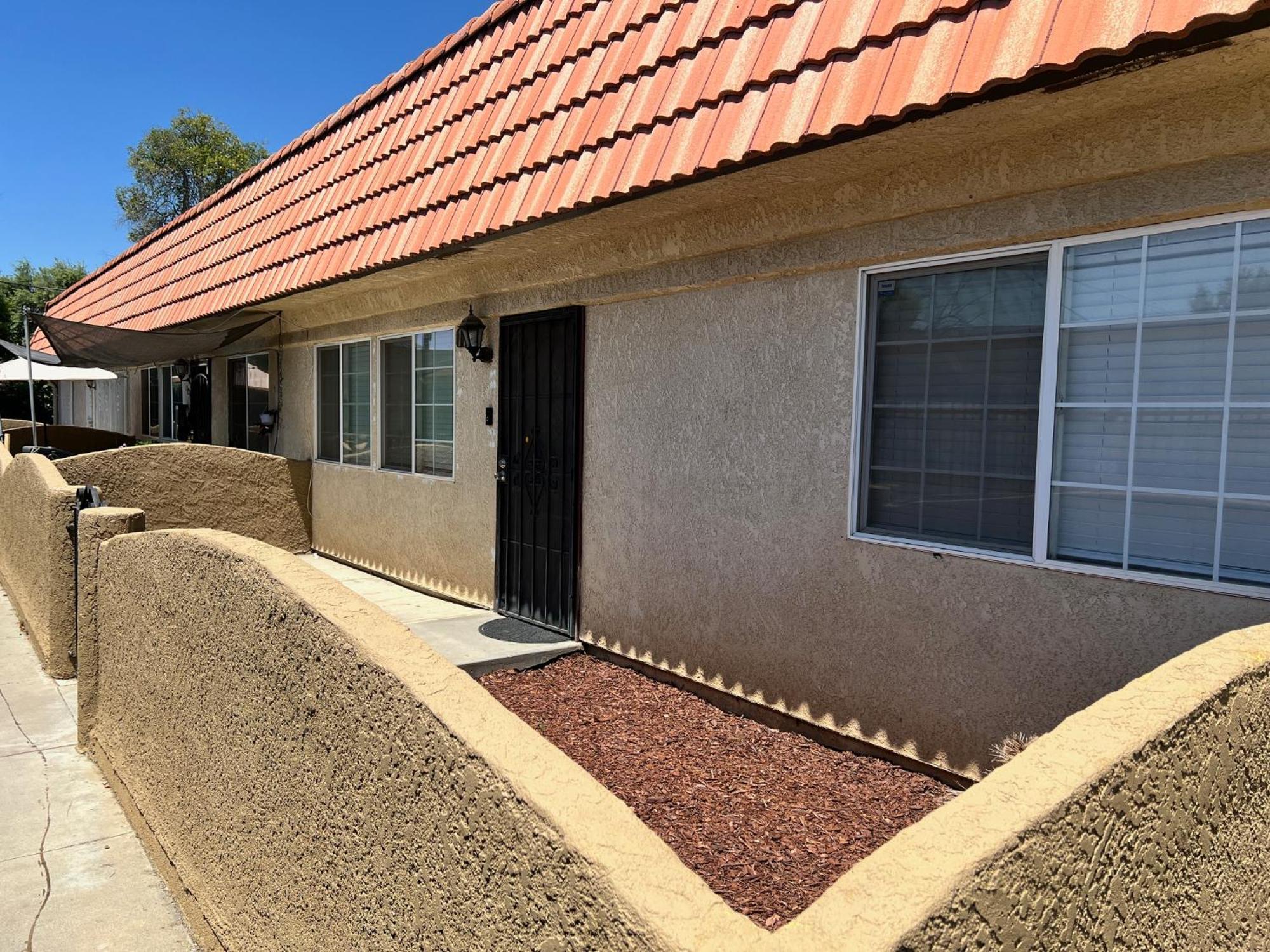 Serene 2Bed 1Bath Condo With Parking Fresno Exterior photo